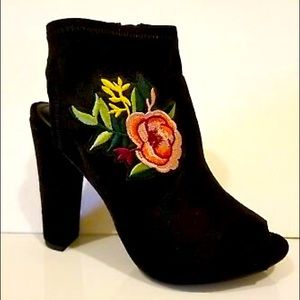 New Women Wild Diva  Peep Toe & Heel Rose Embroidered Chunky Heel Bootie 7